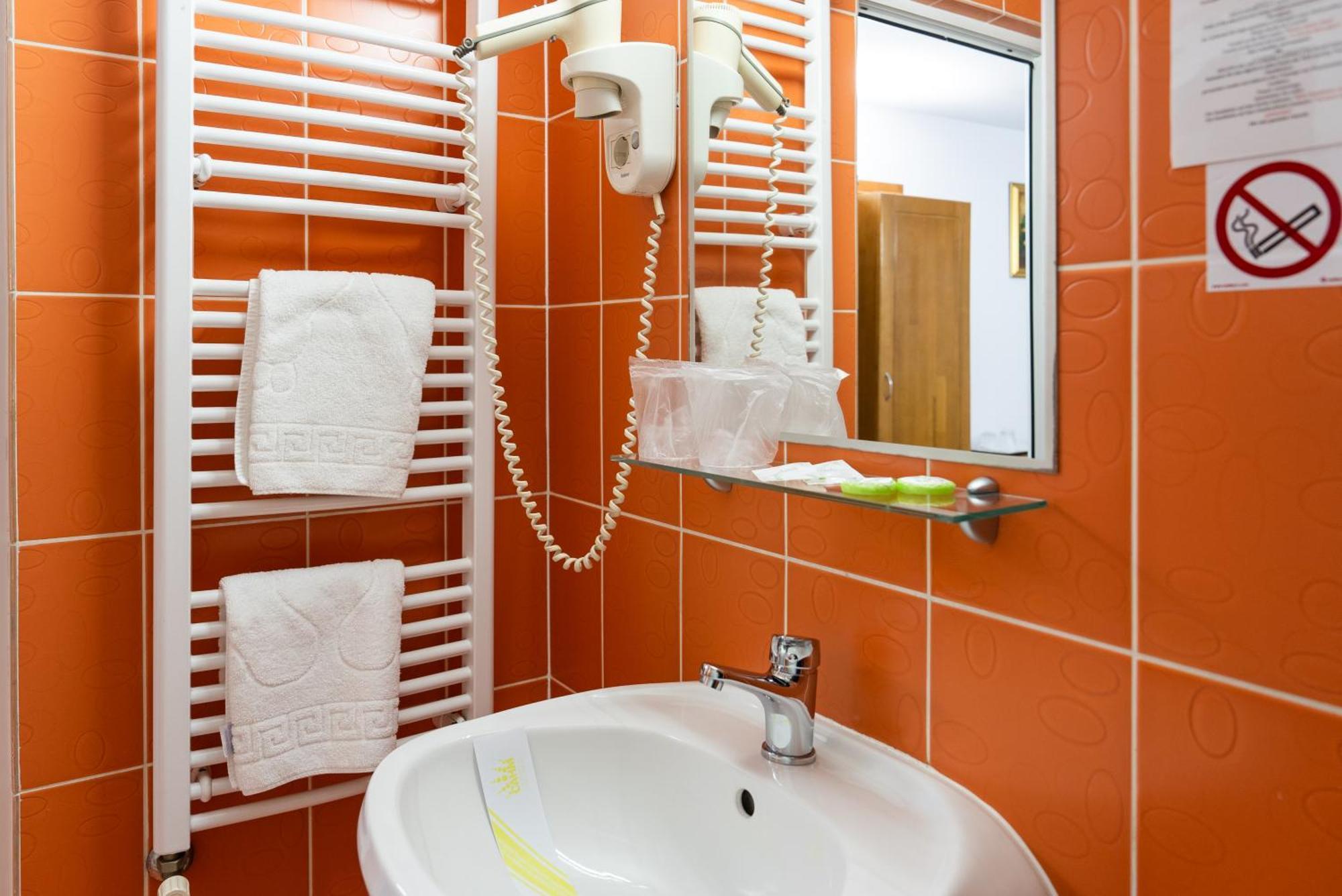 Hotel Casa De Piatra Scheia Екстериор снимка