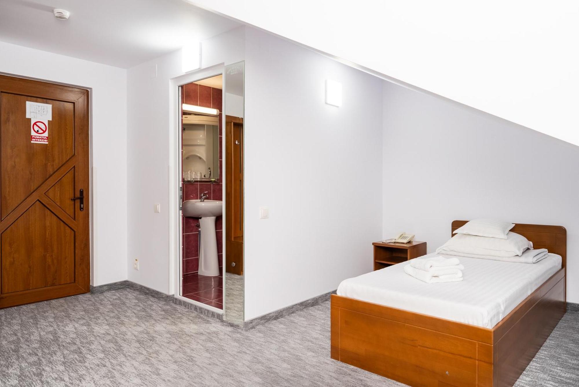 Hotel Casa De Piatra Scheia Екстериор снимка